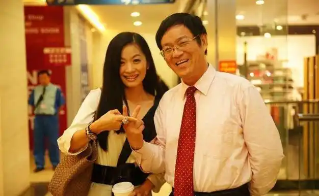 凤凰卫视婚姻最幸福主持曾子墨:瑞幸老板娘,老公是小鲜肉|家庭生活