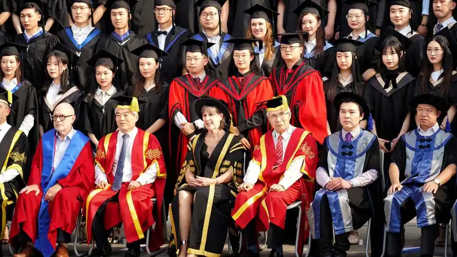 江浩川博士毕业典礼留念