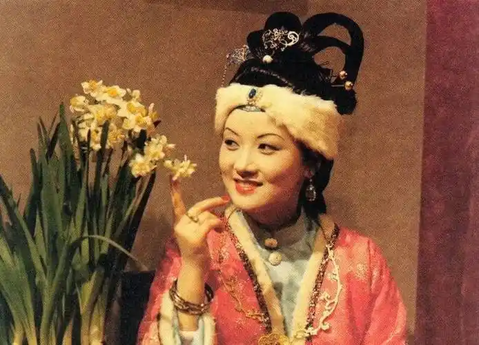 平儿对王熙凤说了一番话:"纵然在这边操上一百分的心,终究还是要回到