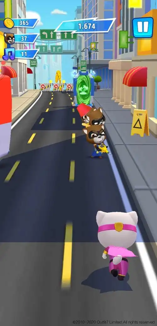 汤姆猫英雄跑酷多种场景切换说明及注意事项