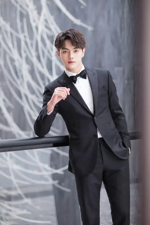 许凯儒雅绅士西装写真图片