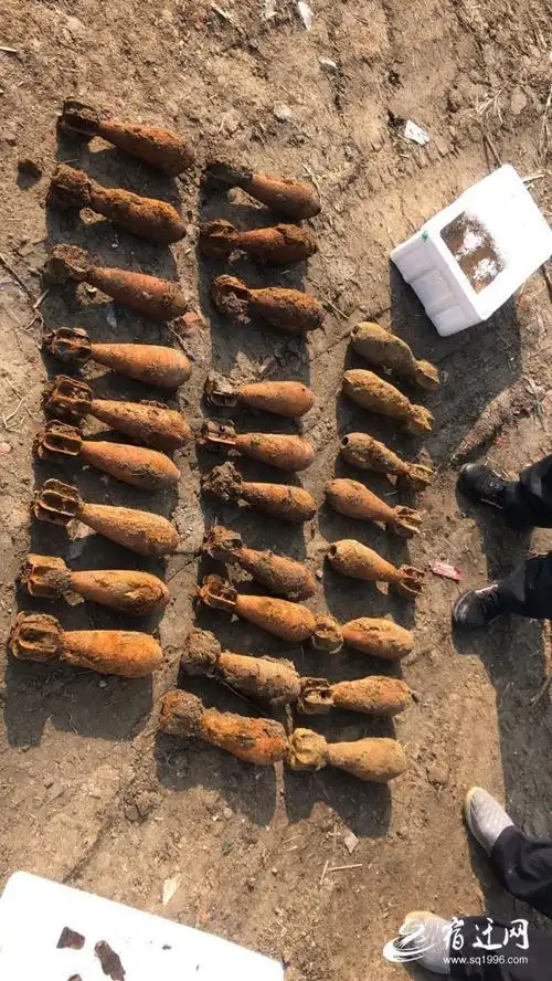 宿豫一拆迁工地挖出39枚废旧炮弹 标注"民国叄十四年"字样