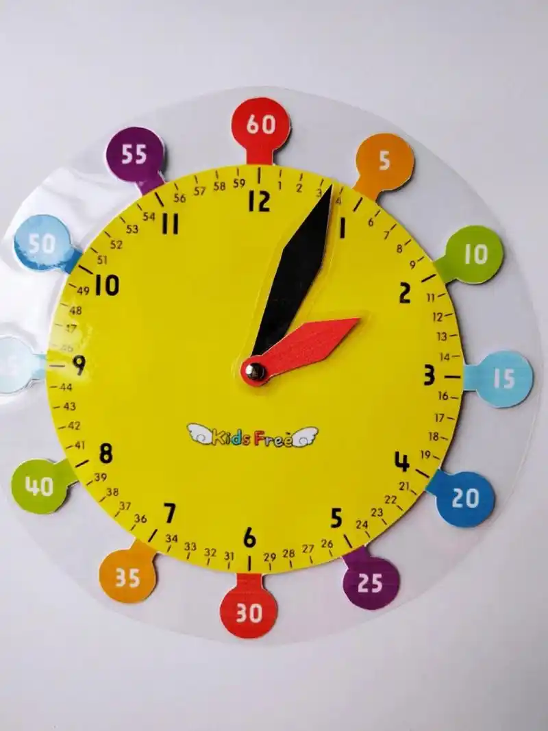 自制时钟学具 为了能更准确的认识时钟上的分针,又找来了这个