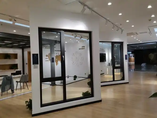 欣畅门窗绍兴店内门窗产品实景拍摄欣畅门窗绍兴门店阳光房区域实景