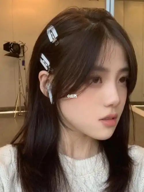 女生必备八字刘海儿锁骨发适合大部分脸型