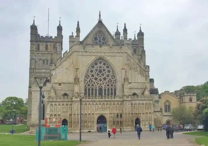 埃克塞特的大教堂始建于12世纪初,并在16世纪宗教改革后是英国国教的