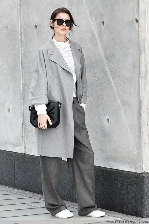 属于简约女生的街拍特集:黑白灰的配搭也可以穿出时尚,秘诀就在这里!