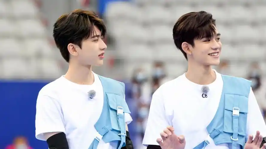 蔡徐坤黄旭熙默契配合