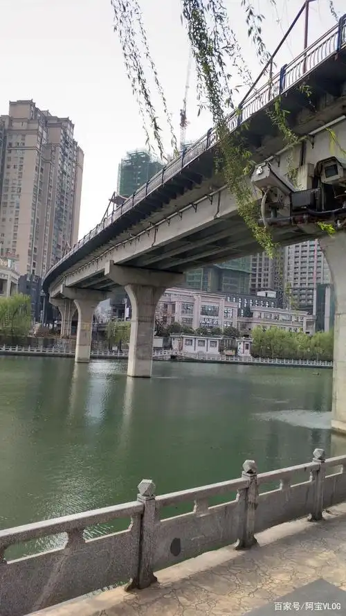 贵州省黔南州都匀市剑江河边的风景真好看