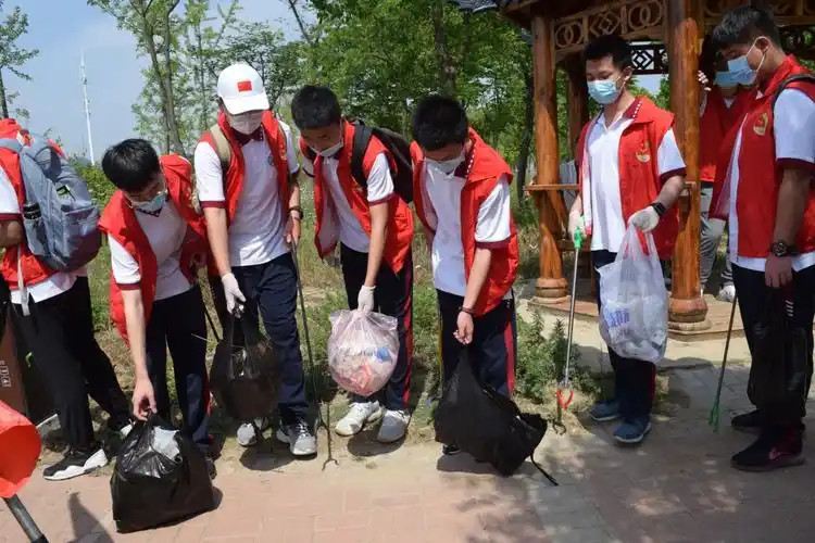 爱护坏境从我做起记淮南一中高一7班志愿服务同学湿地
