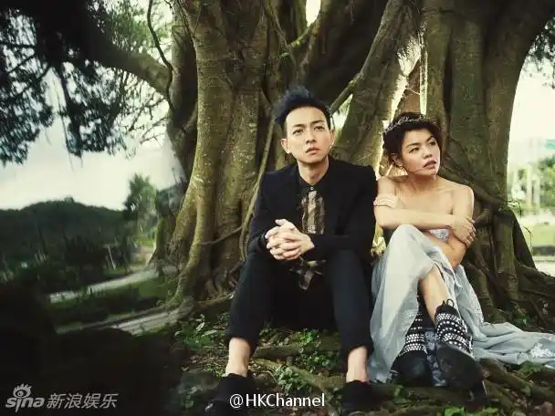 新浪娱乐讯 5月14日是香港演员梁烈唯与老婆相恋13年纪念,两人拍摄