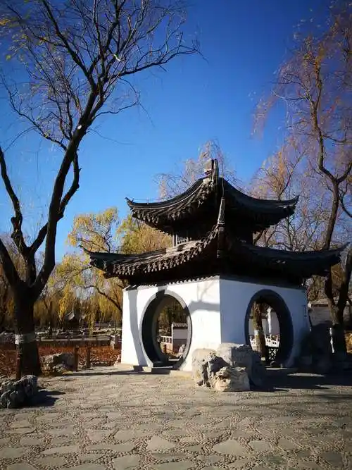 冬天里的陶然亭公园.亭子,松树很美.2018-12-6.