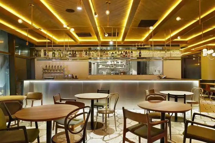 成都西餐厅吧台酒架装修设计图_装信通网效果图