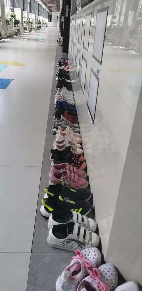 杭州一小学推"护袜"劳动实验,让学生想办法保持白袜子干净