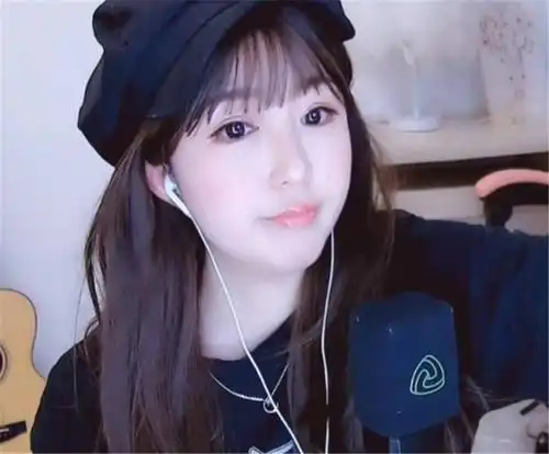 郝一点自曝曾配不上霸总看完初中照后信了同为露脸还是她真实