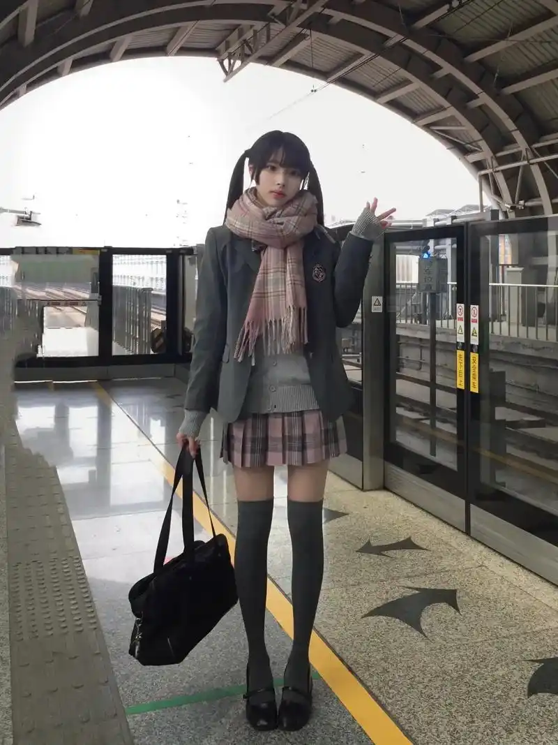 放学可以一起回家吗 #甜妹 #jk #双马尾 #氛围感 # - 抖音