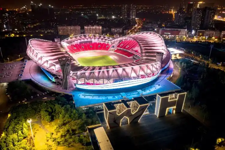 位打卡  #武汉拍照  #武汉摄影  #互勉约拍  #来拍照了  #沌口体育馆