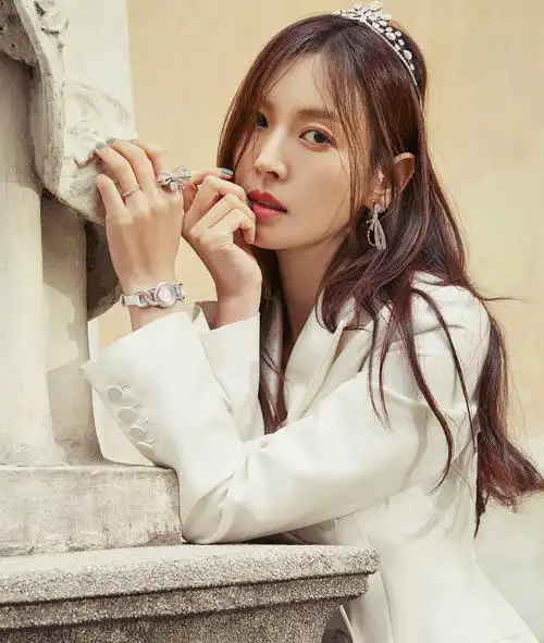 她是美艳狠毒的"坏女人",反面美艳俏佳人金素妍