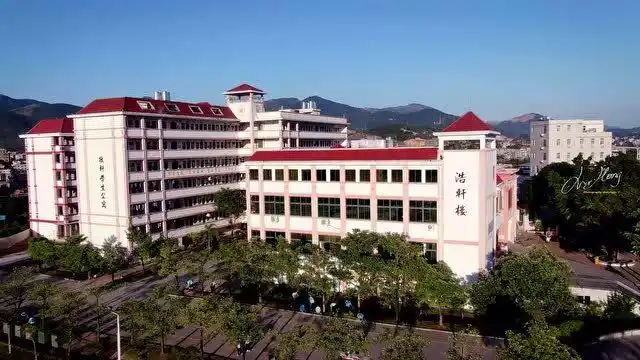 航拍龙泉中学