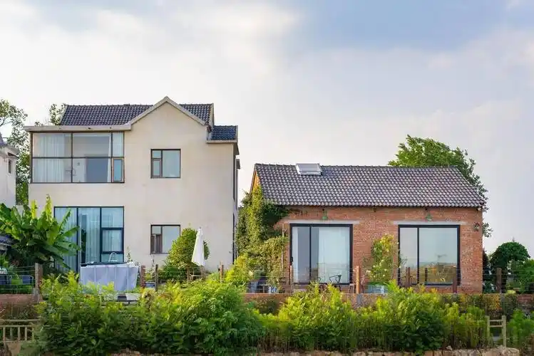 农村旧房改造设计是一项比较大的工程,在施工的时候需要了解一些原则