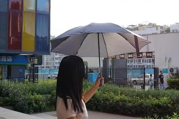 遮风挡雨还能照明,来看90分折叠伞有哪些黑科技