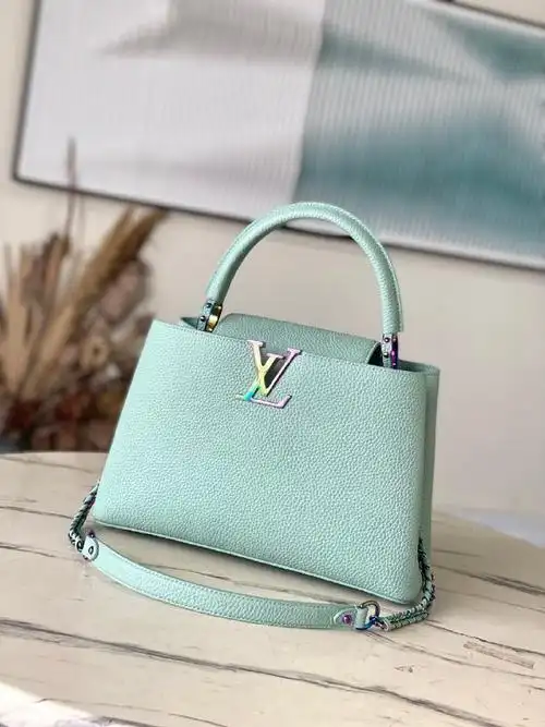 菲拉格慕viva水底鞋 菲拉格慕男鞋太紧 【dauphine中号手袋】m21458