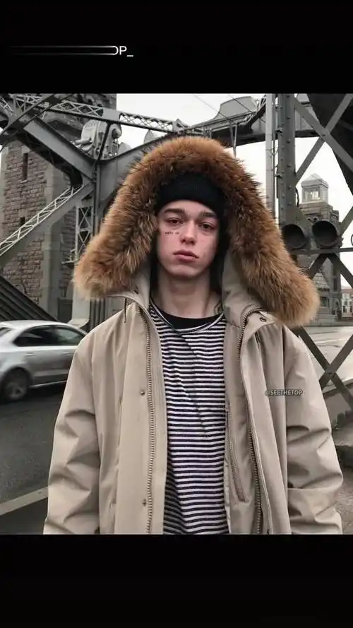 这个男人穿石头岛是真帅睡不醒男孩 wakeup 戒哥