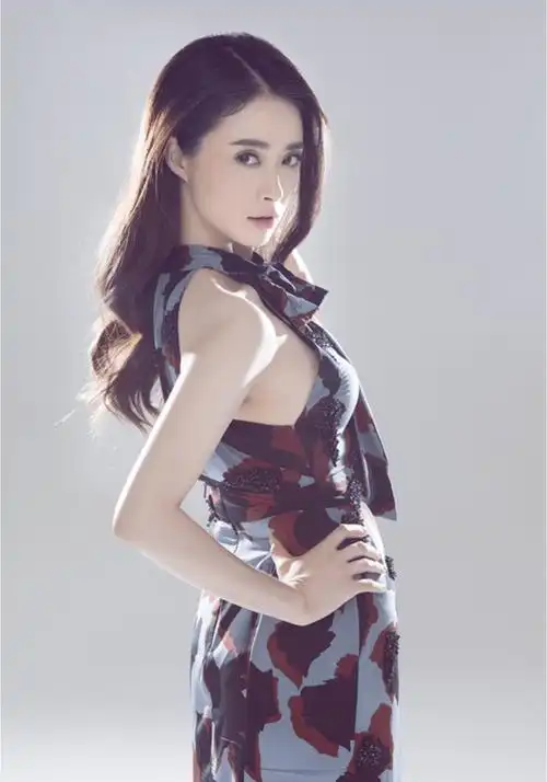 蒋欣(xin jiang)是中国大陆的一位演员,出生于1983年5月8日,出生地为