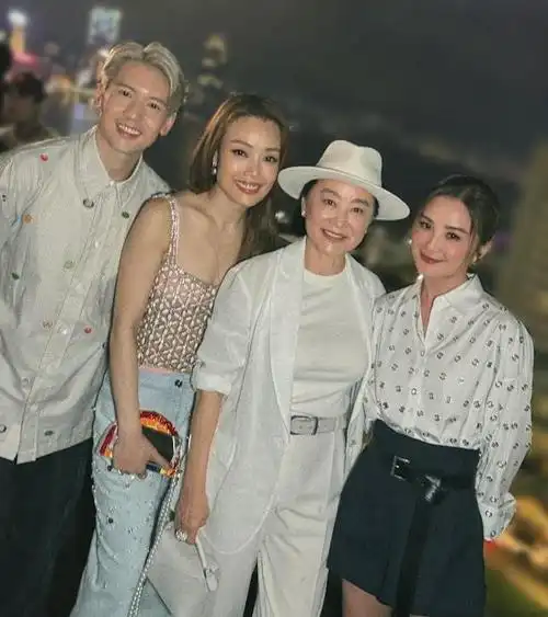 尤其值得一提的是,4月18日是香港音乐才女俞琤70岁的生日,容祖儿提前