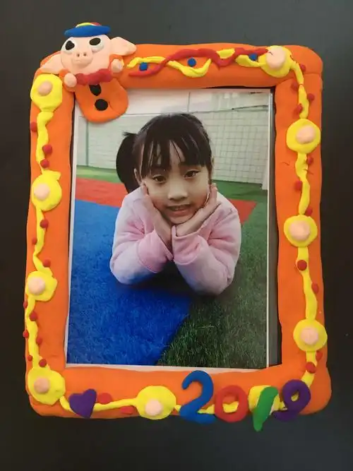 13,《创意相框》美术基础三班——蓝铱涵