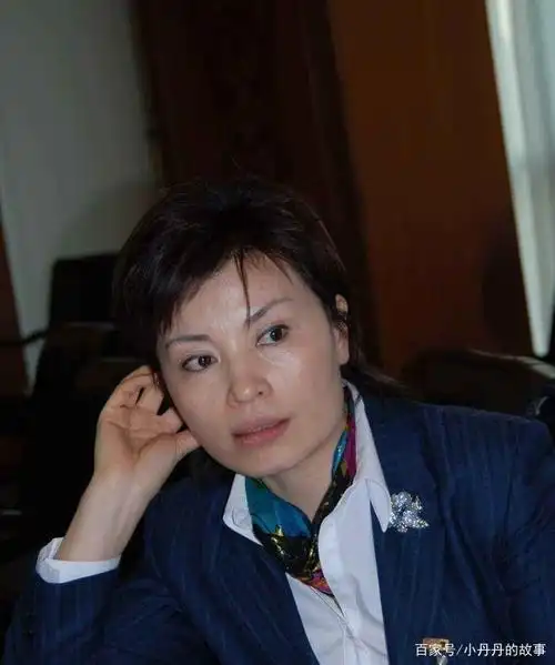 央视主持人李瑞英:嫁给青梅竹马老公,但儿子出事后依然留任