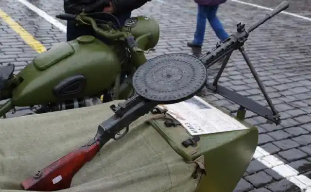 dp轻机枪,有型号dp27或dp28,是一款由苏联人瓦西里·捷格加廖夫于1927