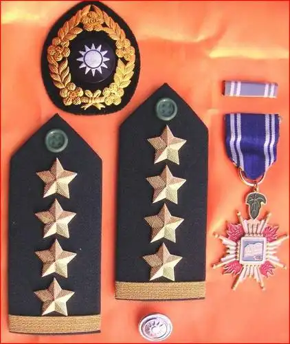 国军陆军四星上将帽徽 肩章 忠勤奖章