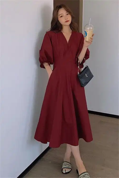 法式复古气质酒红色连衣裙女神范2021夏赫本风泡泡袖桔梗显瘦长裙