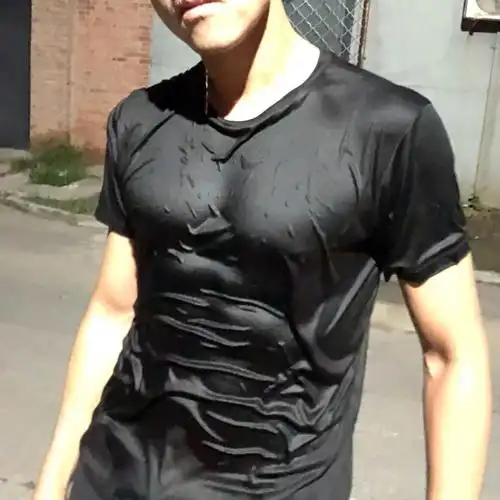 邓超大秀腹肌超哥这波湿身腹肌照你给几分网友娘娘笑晕在厕所