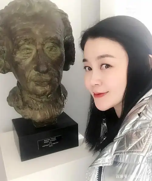 本山传媒最美女演员,因《乡村爱情》走红,今37岁肤白貌美仍单身