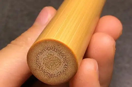 经常长期盘玩的情况下,可以让竹子的表面逐渐形成一层包浆,时间长了