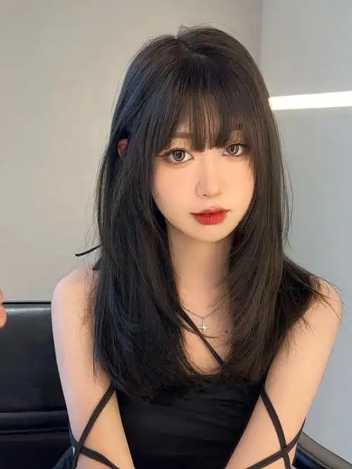 78中长发的女生可以选择这款层次感发型(显脸小)78脸部边缘层次