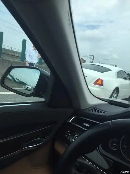 今天上午开车从广珠西线中山段路过的时候,发展了可怕的一幕!