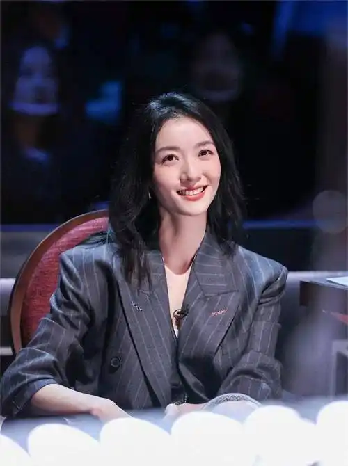 原创怎么办脱口秀专场中齐溪说在演艺圈里红治百病好通透