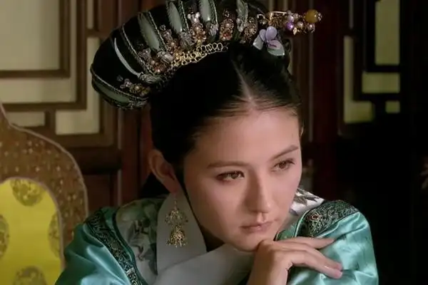 细品甄嬛传叶澜依是怎么知道甄嬛怕猫的