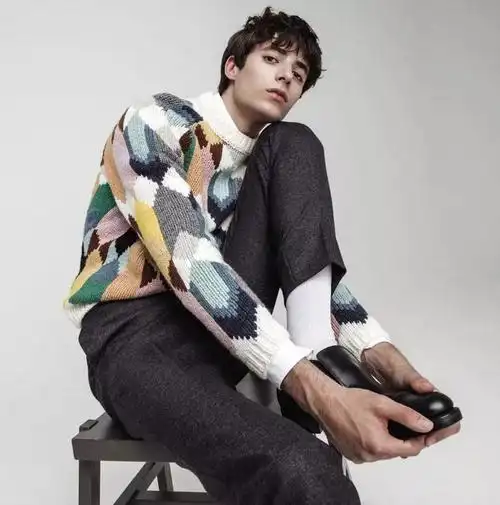 被hermès力捧的男模oscarkindelan羡慕他的颜值