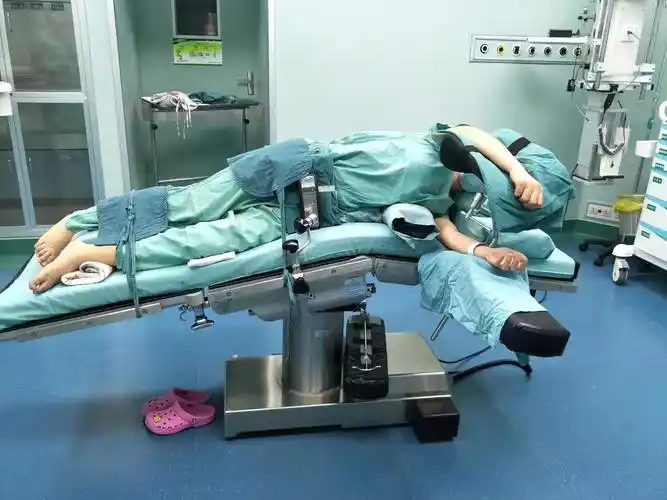 图为侧卧位正面图