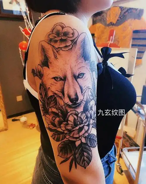 狐狸精纹身图片_手臂点刺纹身图案