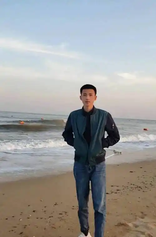 【缘分速递】25岁幽默男嘉宾,金融行业,有房有车!