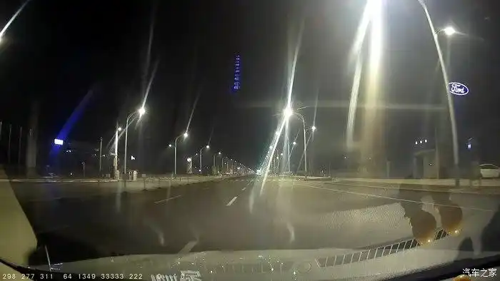 车路视夜间效果 ,灯光出现严重的散光,效果不理想