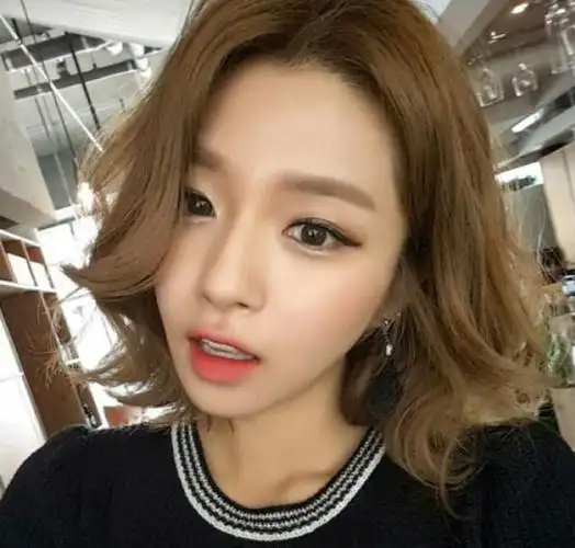 圆脸的短发发型图片女(四款短发最适合圆脸妹子)(5)