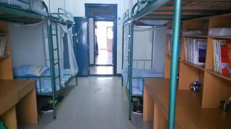 高一年级开展宿舍卫生评比活动