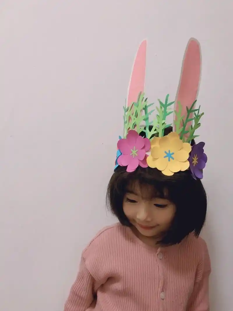 98幼儿园又来手工作业啦～动物头饰做起来 97制作材料:各色卡纸