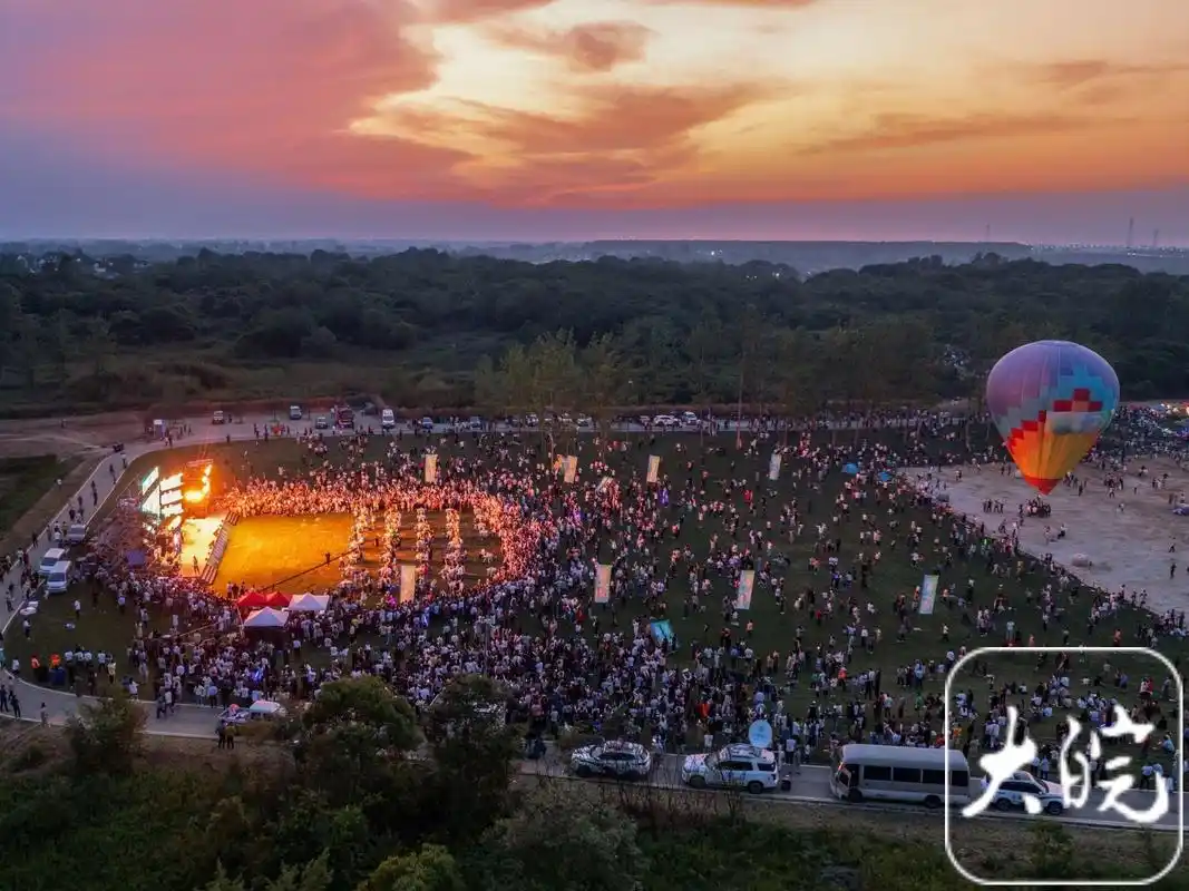 芜湖市湾沚区举办首届草坪音乐节60名青年展示自我觅知音